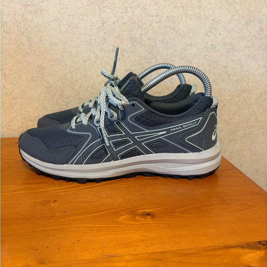 Asics Like New Trail Scout 3 Women’s Running Shoes Sneakers Gray Size 7